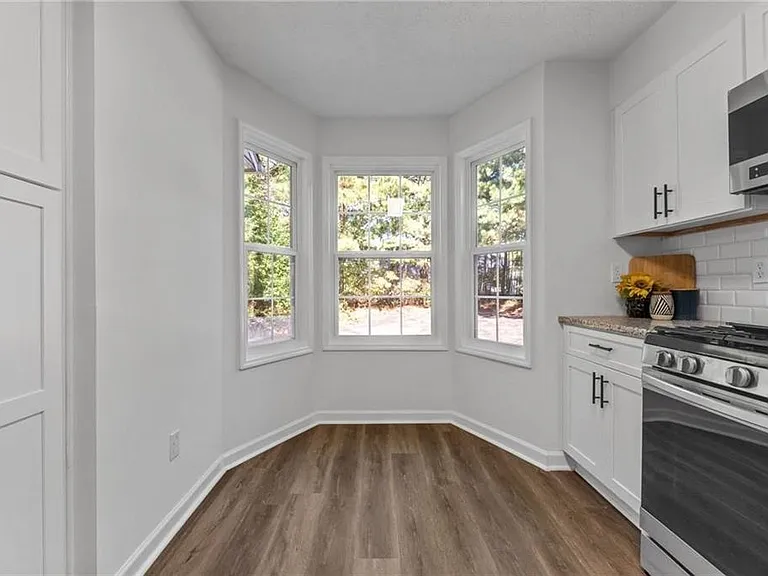 9404 Cypress Ln — Photo 6