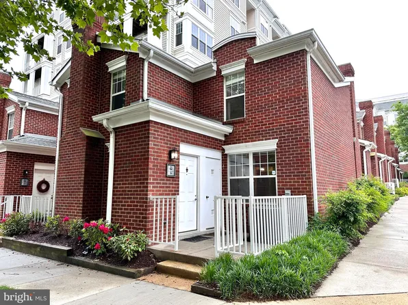 1645 International Dr #Townhouse 16, McLean, VA 22102