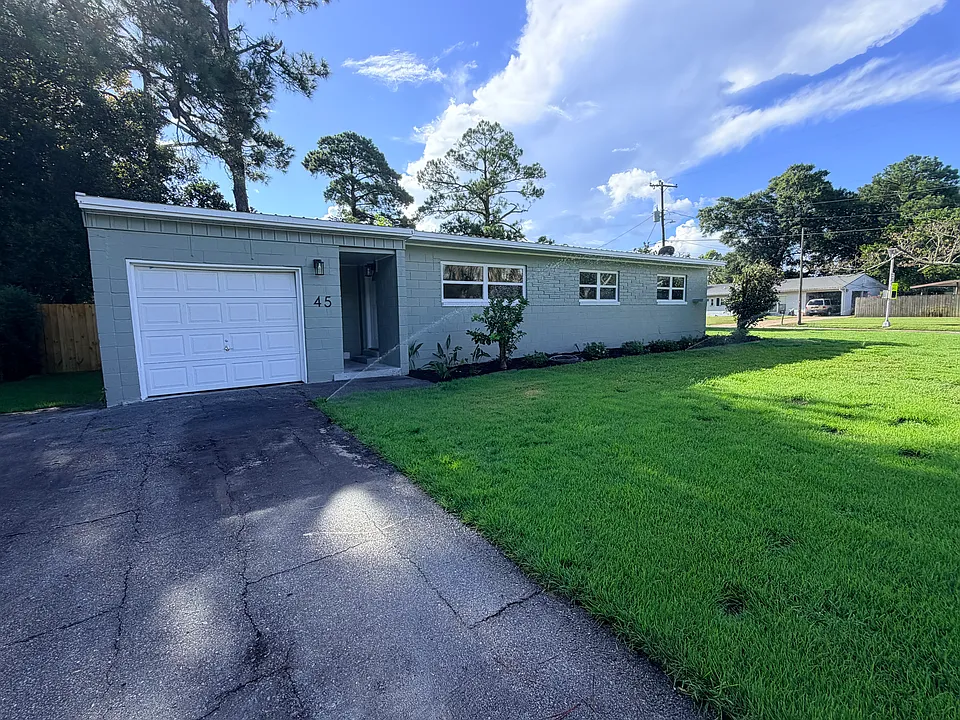 45 Laurie Dr NE