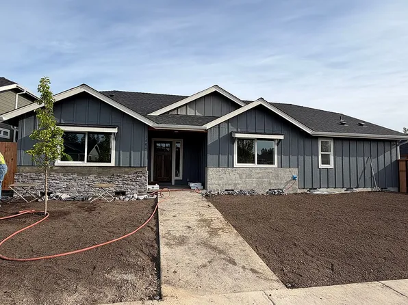 1604 Kokanee Ln, Grants Pass, OR 97527