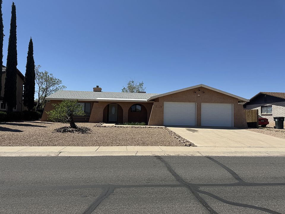 1st image of 1005 Country Club Dr