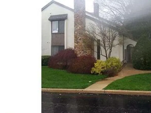 14 Oak Knoll Dr, Berwyn, PA 19312
