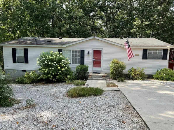 356 Cardinal Ln, Toccoa, GA 30577