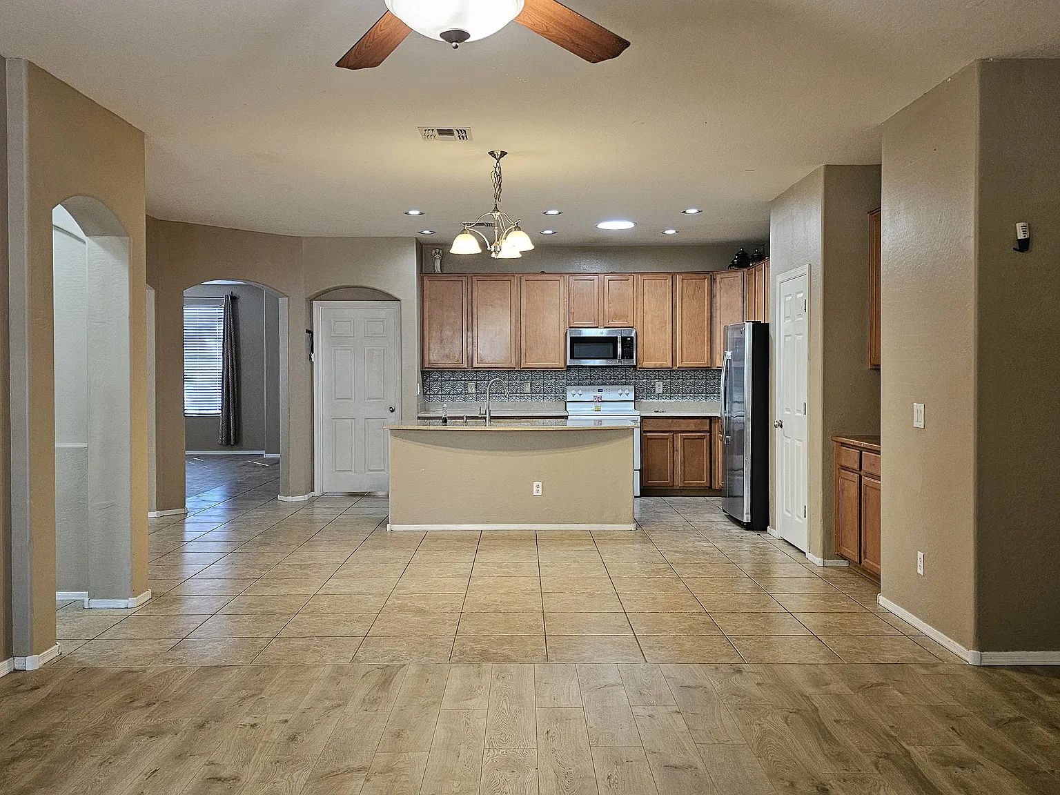 3 bed, 2251 sqft, $1,750 — Photo 4