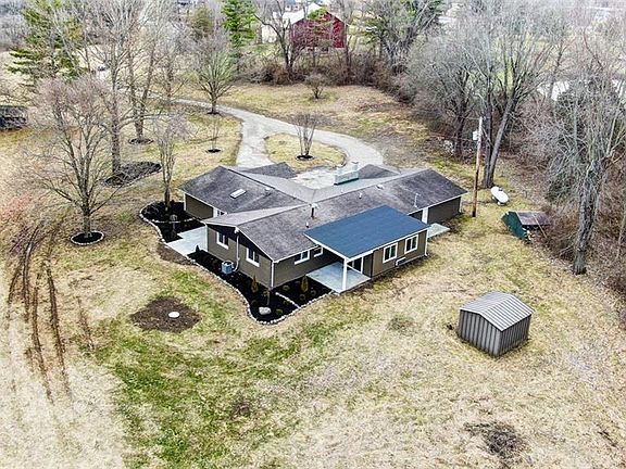 3rd image of 10241 Eaton Pike