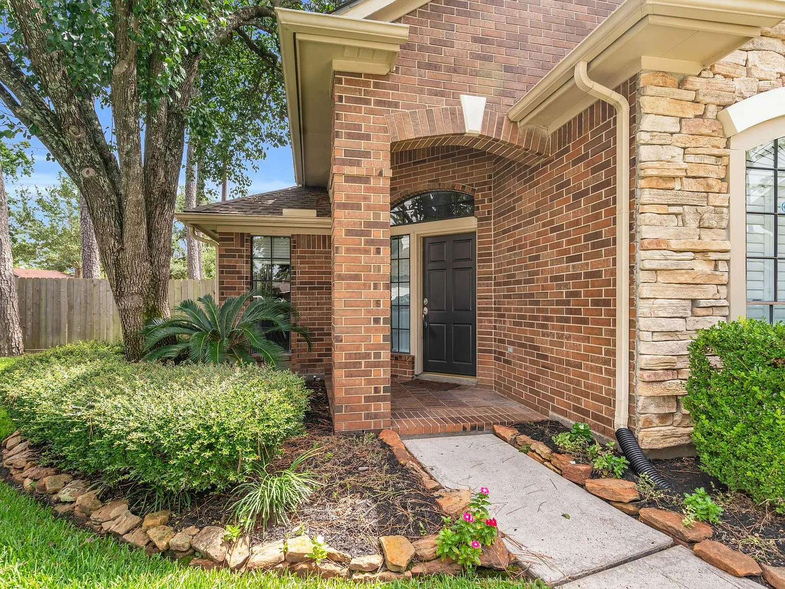 4 bed, 3.0 bath, 2576 sqft, $2,795 — Photo 3