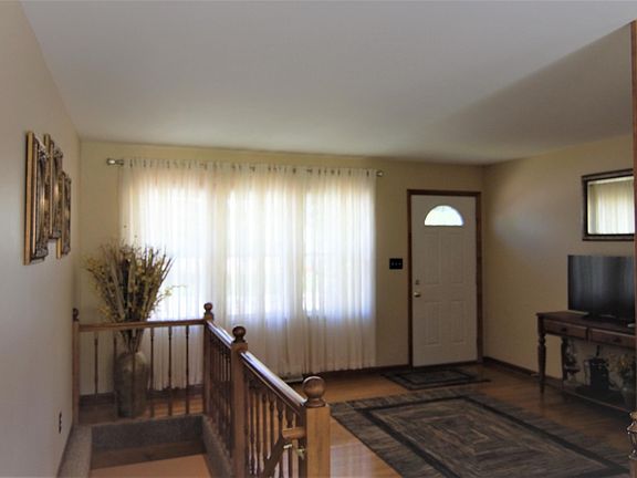 3rd image of 1415 Viking Ln