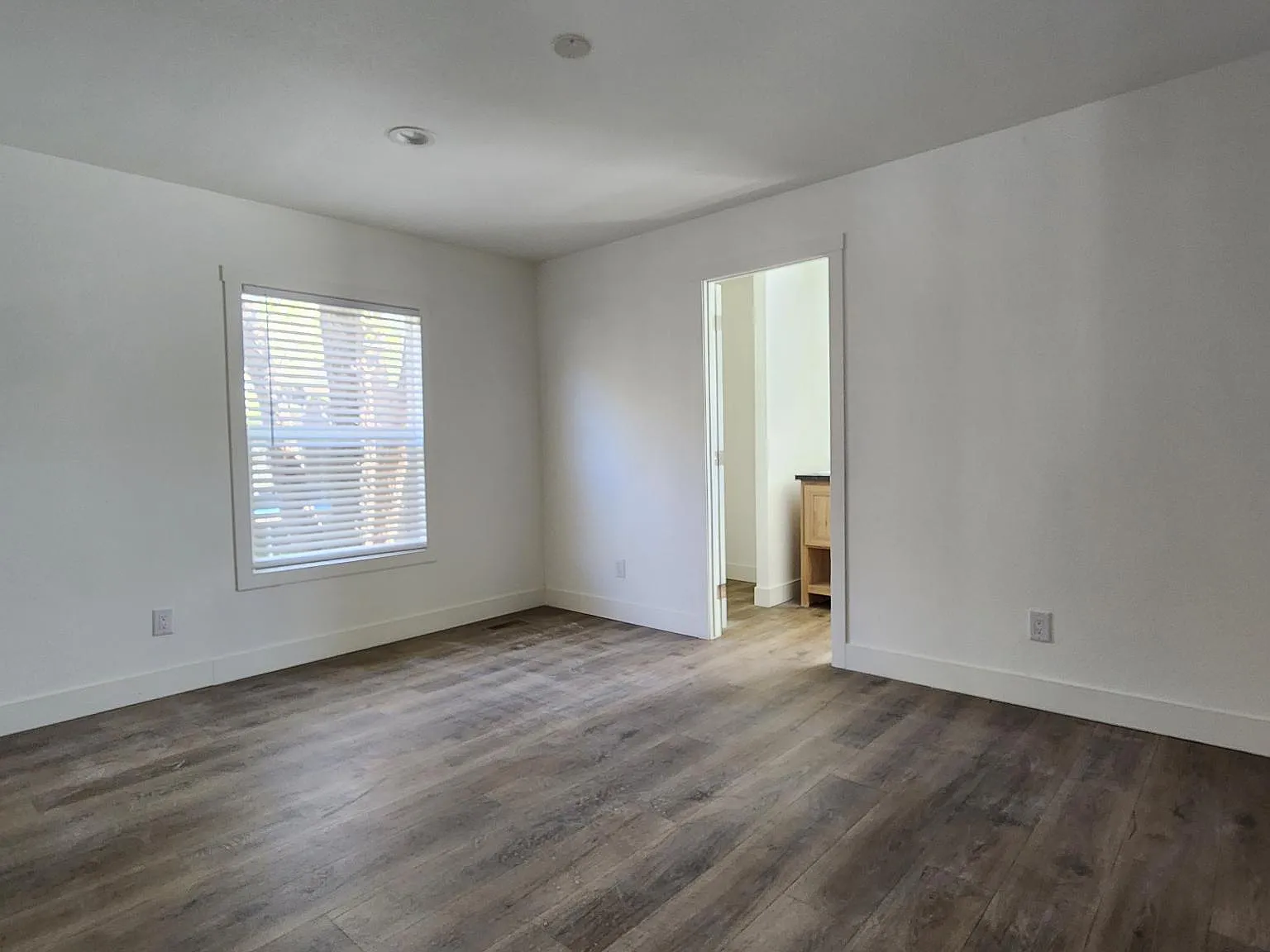 2 bed, 900 sqft, $2,000 — Photo 4