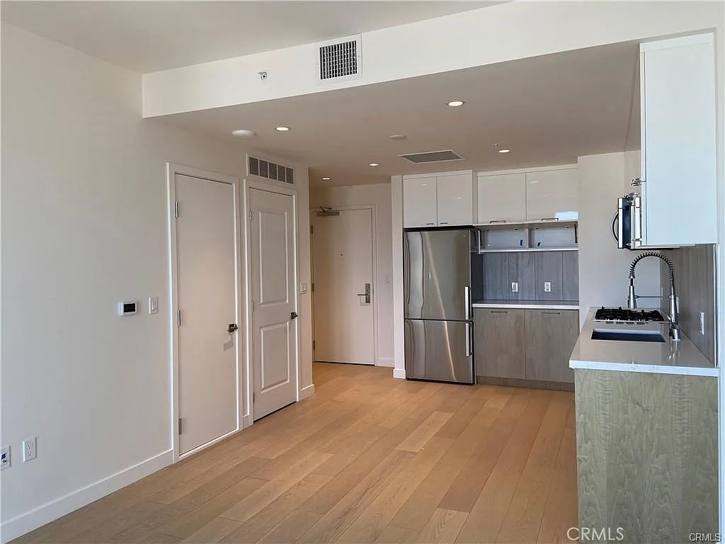 Building Photo - 400 S Broadway Ave #2504