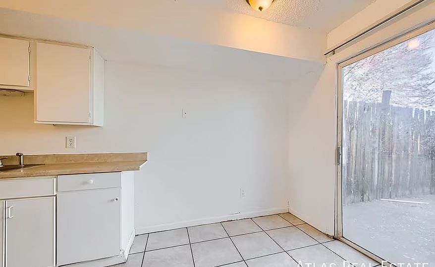 2nd image of 904 Excalibur St #1