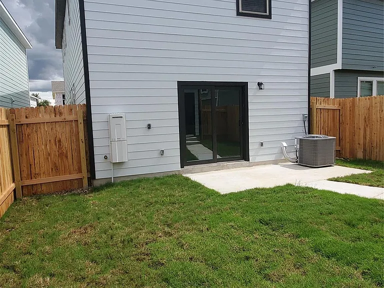 1717 Fountain Bridge Dr — Photo 14