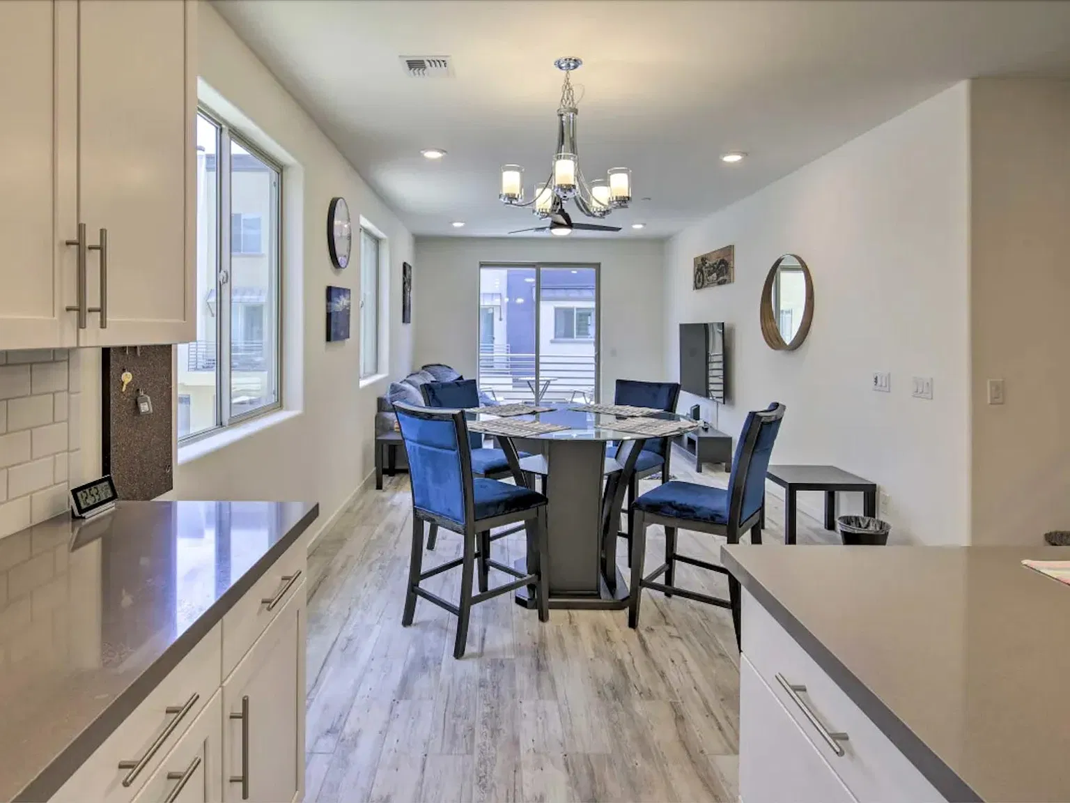 2 bed, 2.5 bath, 2324 sqft, $2,762 — Photo 2