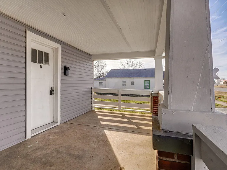252 Commercial St #B — Photo 4
