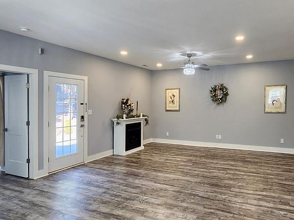 5th image of 404 Paulette Cir