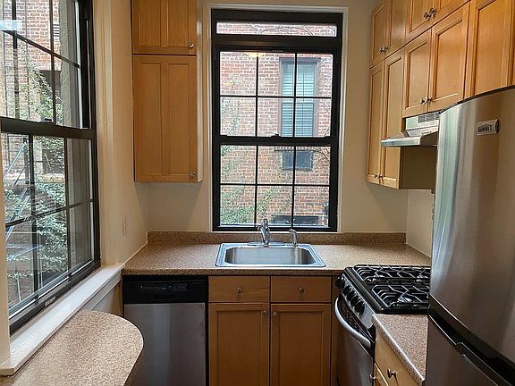 5th image of 215 W 21st St APT 1B