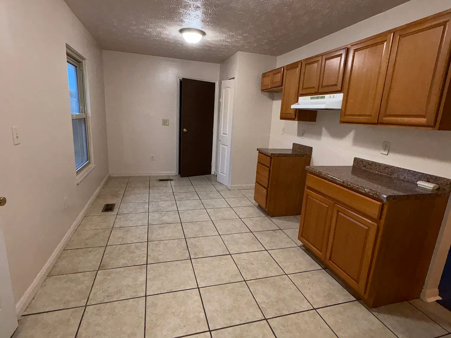 4 bed, 1100 sqft, $1,295 — Photo 2