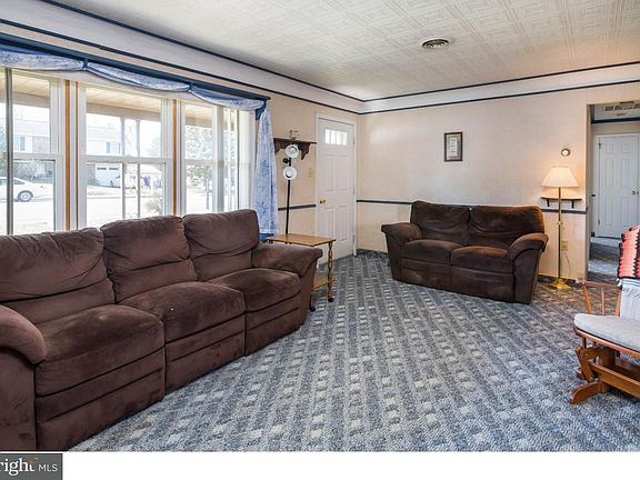 5th image of 617 Lyman Ave