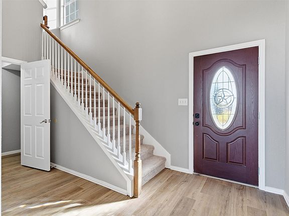 2nd image of 1436 Meadowbrook Ln