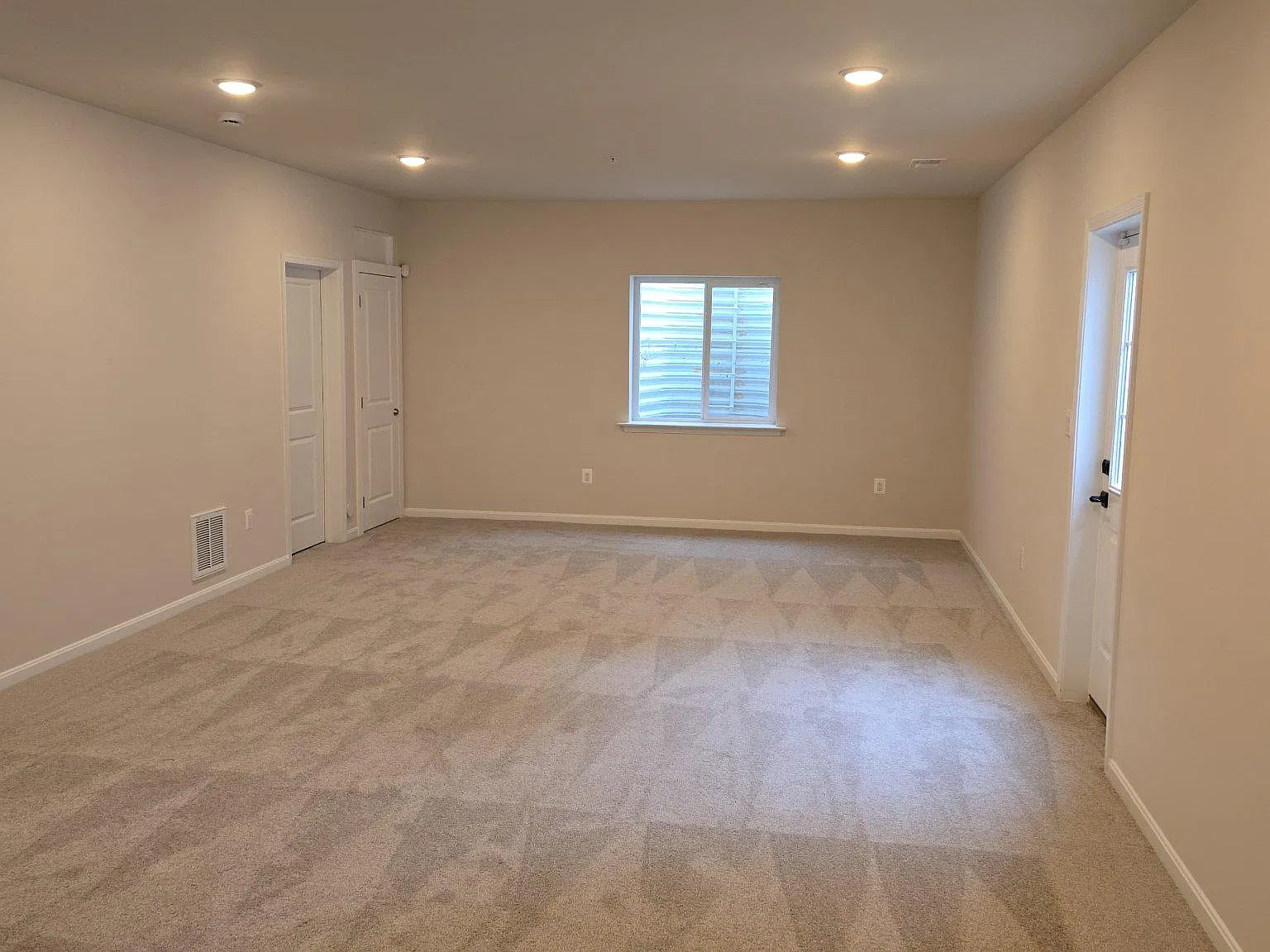 1 bed, 1.0 bath, 4090 sqft, $1,500 — Photo 3