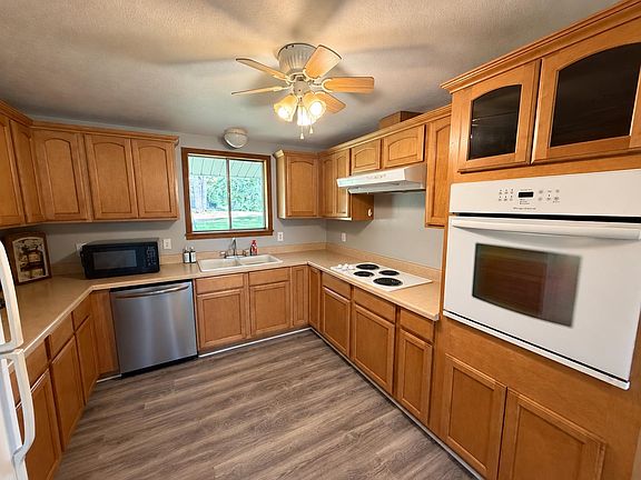 4th image of 1056 Martin Rd