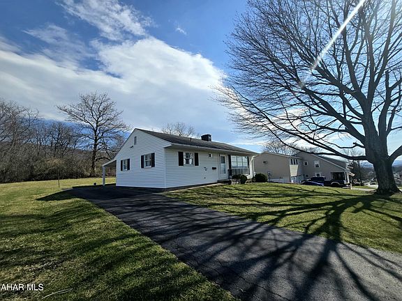 3rd image of 821 E Caroline Ave