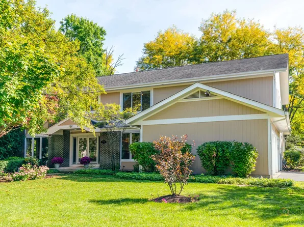 6 Devonshire Ln, Lincolnshire, IL 60069