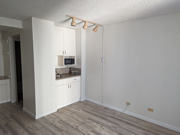 4th image of 1920 Ala Moana Blvd APT 1102