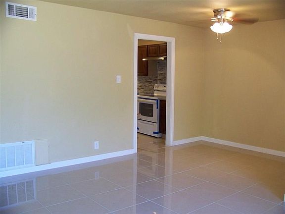 4th image of 1002 Sunnyvale Dr