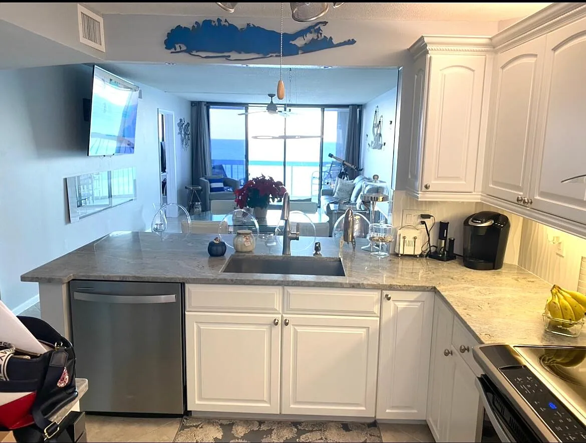 2 bed, 2.0 bath, 1023 sqft, $5,000 — Photo 3