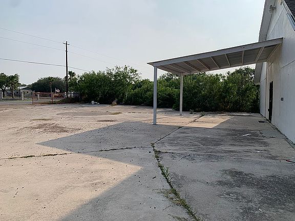 3rd image of 930 W Mile 14 1/2 N