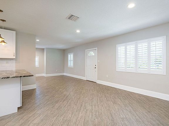 4th image of 3602 W Leona St