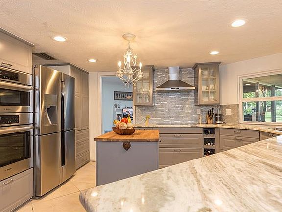 4th image of 8875 Hershey Ln
