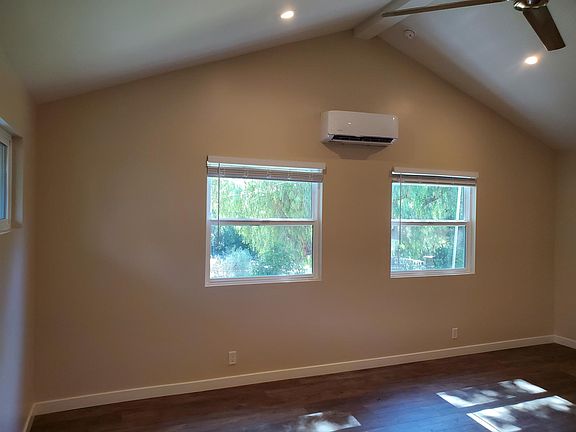 A/C & Heat, Vaulted ceiling and ceiling fans