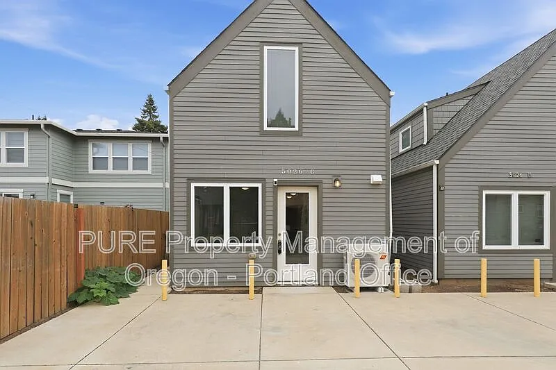 3 bed, 2.0 bath, 900 sqft, $1,995 — Photo 4