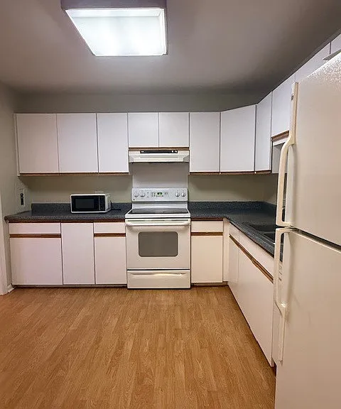 527 W Eastman St #1C — Photo 7