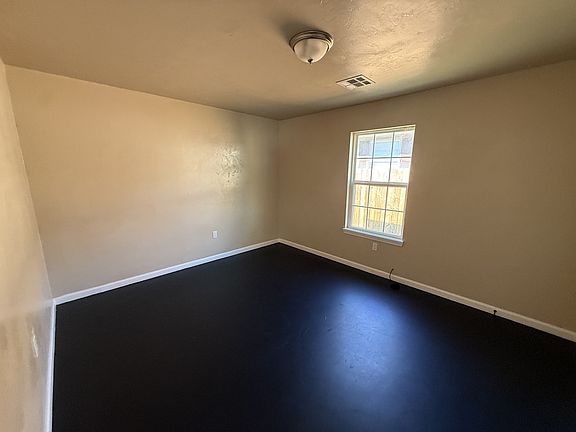 5th image of 211 W 16th St