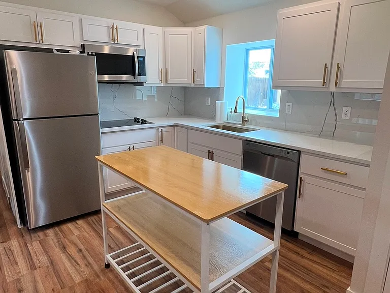 4679 Vine St #ADU — Photo 1