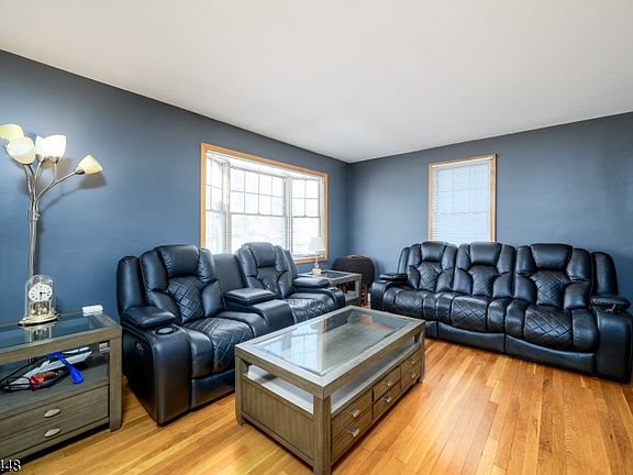 5th image of 437 Bailey Ave