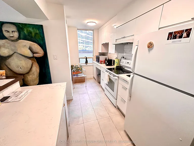 633 Bay St #419 — Photo 8