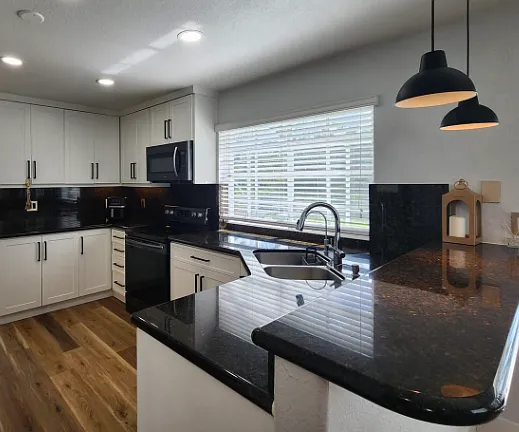 3 bed, 2.5 bath, 2047 sqft, $5,800 — Photo 3