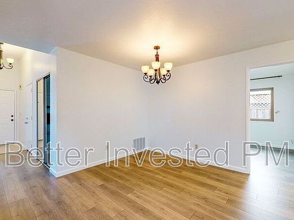 3rd image of 1417 Gregory Ct