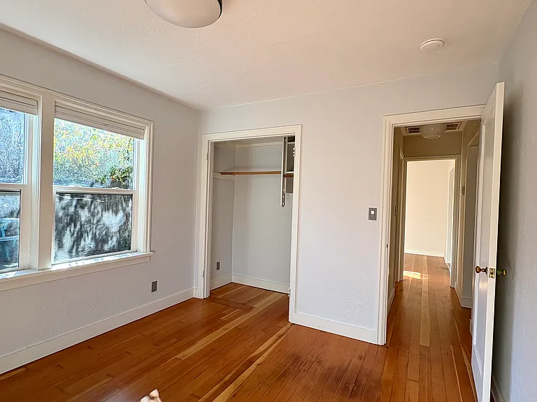 545 NE Irving Ave — Photo 9