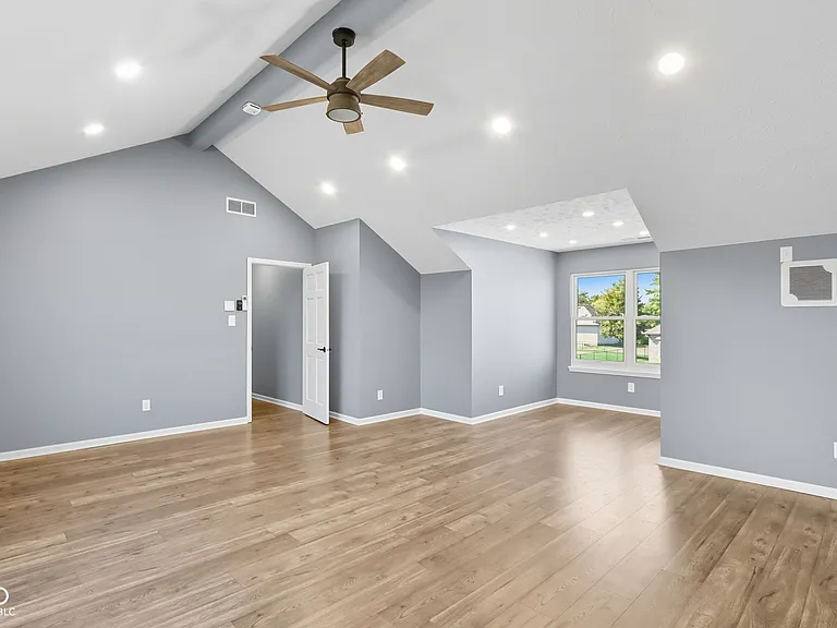 7975 Meadow Bend Cir — Photo 48