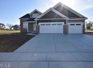 116 Trail Ridge Dr, Lexington, IL 61753