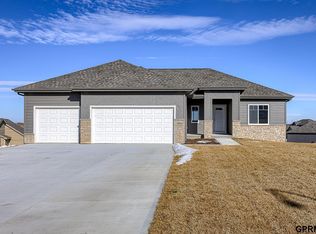 18112 Camelback Ave, Omaha, NE 68136