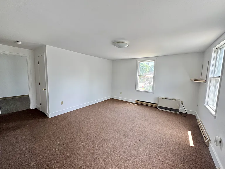 90 Franklin St #4 — Photo 5