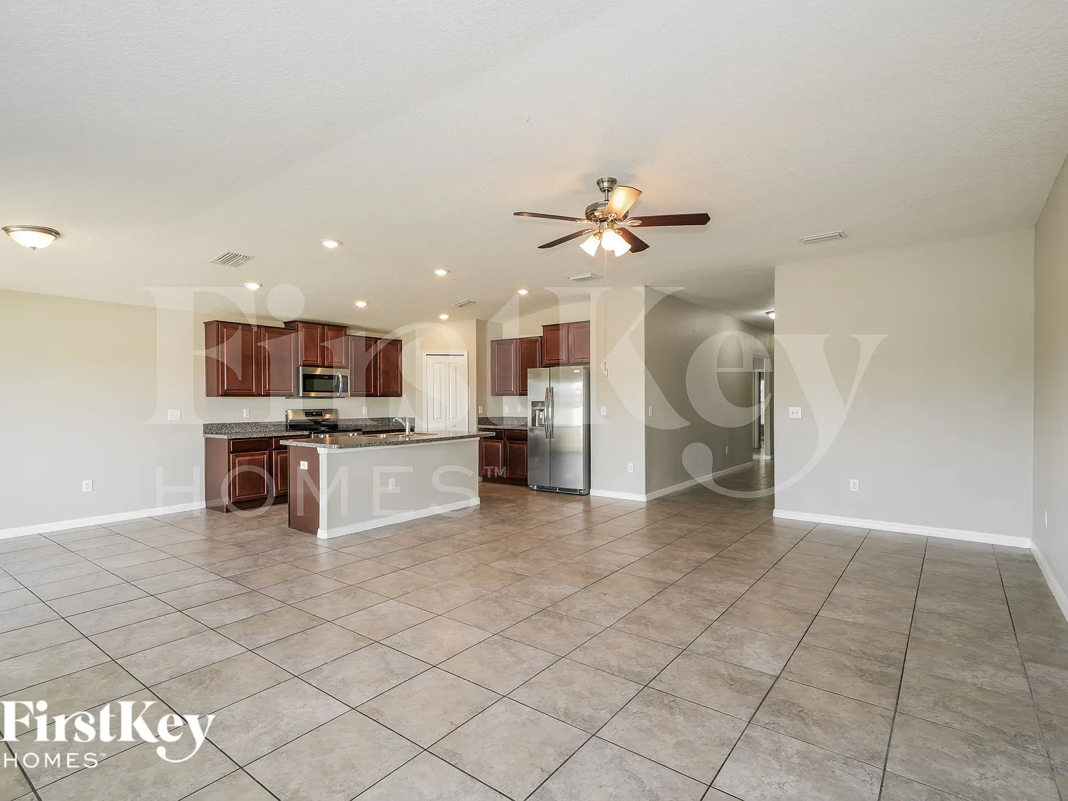 4 bed, 2.0 bath, 1899 sqft, $2,160 — Photo 3