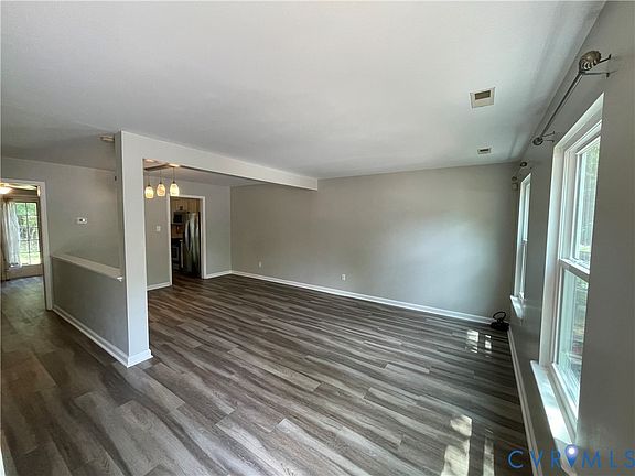 3rd image of 911 Grayfox Cir
