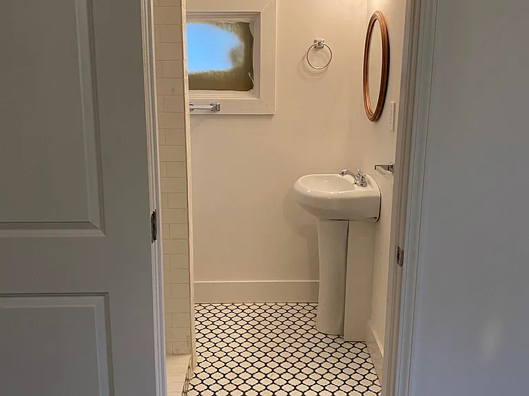 379 Illinois Ave NW — Photo 11