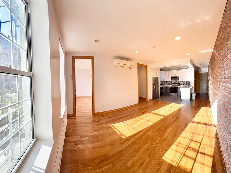 1240 E 7th St #4R — Photo 3